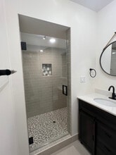 6131 Ranchito Ave in Van Nuys, CA - Foto de edificio - Building Photo