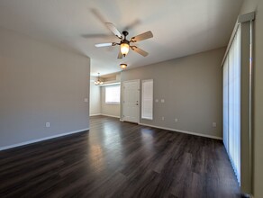 400 Amber Pine St in Las Vegas, NV - Building Photo - Building Photo