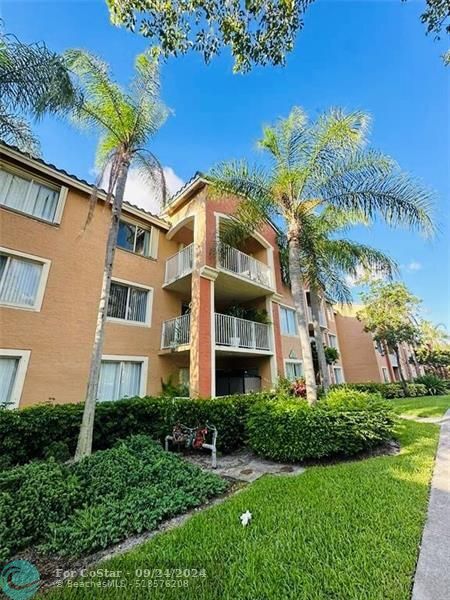 3854 Lyons Rd in Coconut Creek, FL - Foto de edificio - Building Photo