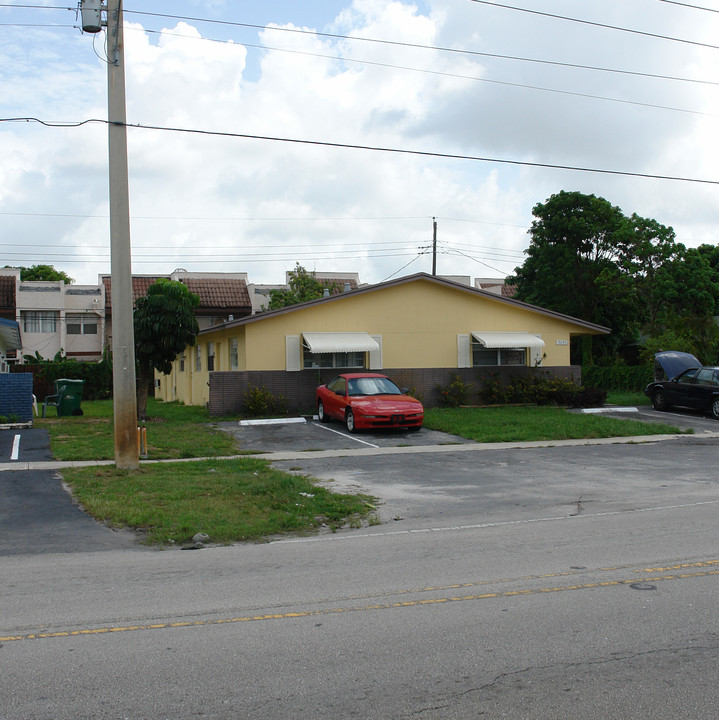 5641 NW 15th St in Fort Lauderdale, FL - Building Photo