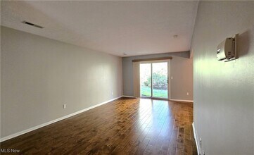 1771 Rolling Hills Dr in Twinsburg, OH - Foto de edificio - Building Photo