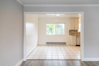 242 Elwood St, Unit 3 in Redwood City, CA - Building Photo - Building Photo