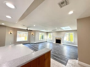 102 Sycamore Cir in Stony Brook, NY - Building Photo - Building Photo