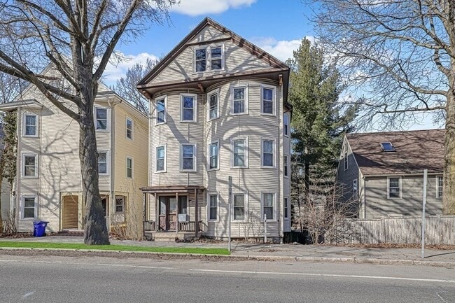 753 Boylston St, Unit 2 in Brookline, MA - Foto de edificio - Building Photo