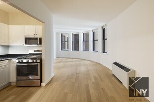 225 Rector Pl in New York, NY - Building Photo