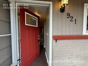 921 NE 178th Ave in Portland, OR - Building Photo - Building Photo