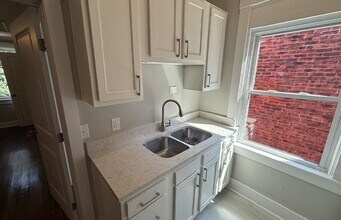 2724 Jefferson Ave in Cincinnati, OH - Foto de edificio - Building Photo