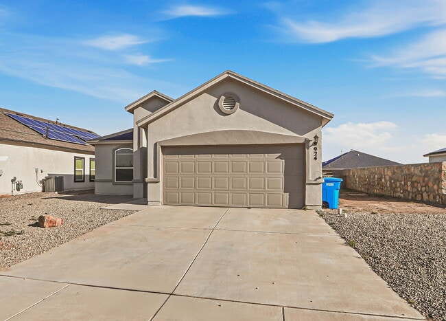924 Coyote Melon Dr in Socorro, TX - Building Photo - Building Photo