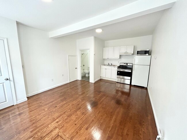 269 Bolton St, Unit 2A in Boston, MA - Foto de edificio - Building Photo