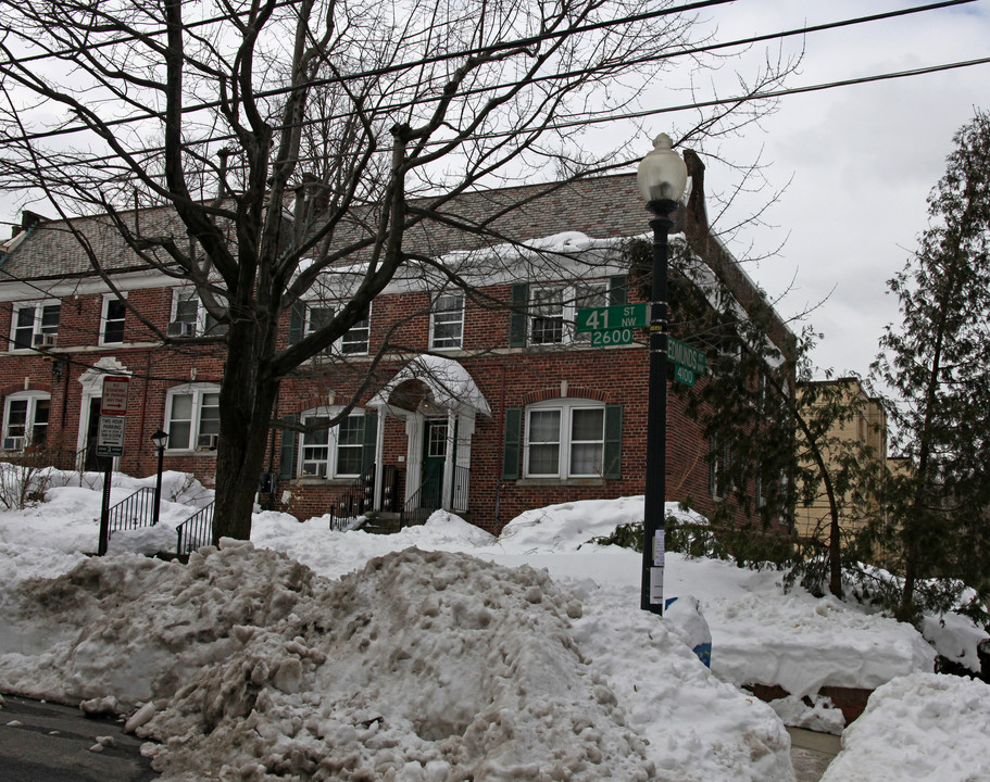 2626 41st St NW in Washington, DC - Foto de edificio