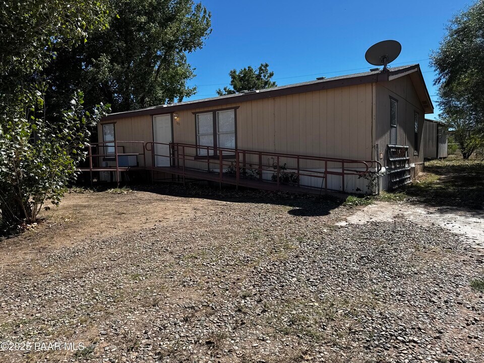 385 Granada Dr in Paulden, AZ - Building Photo
