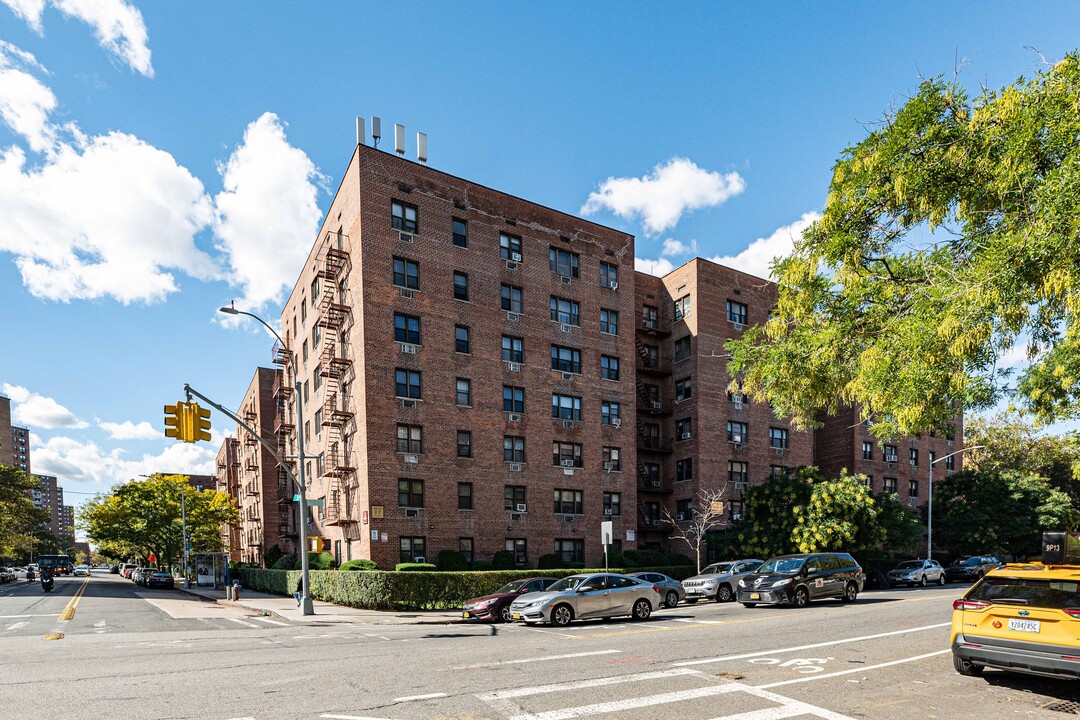 Sherwood in Corona, NY - Building Photo