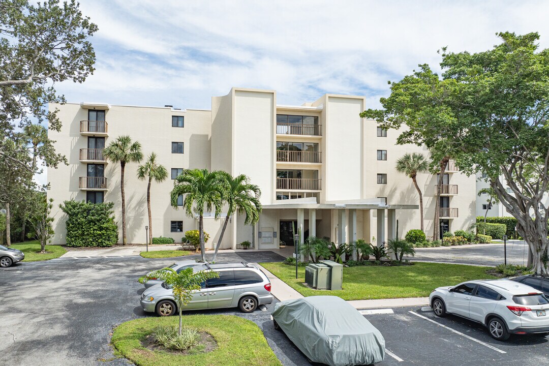 Hidden Banyan in Lantana, FL - Building Photo