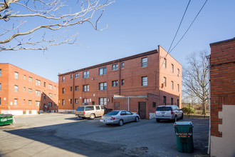 208 Kenilworth Ave NE in Washington, DC - Building Photo - Building Photo