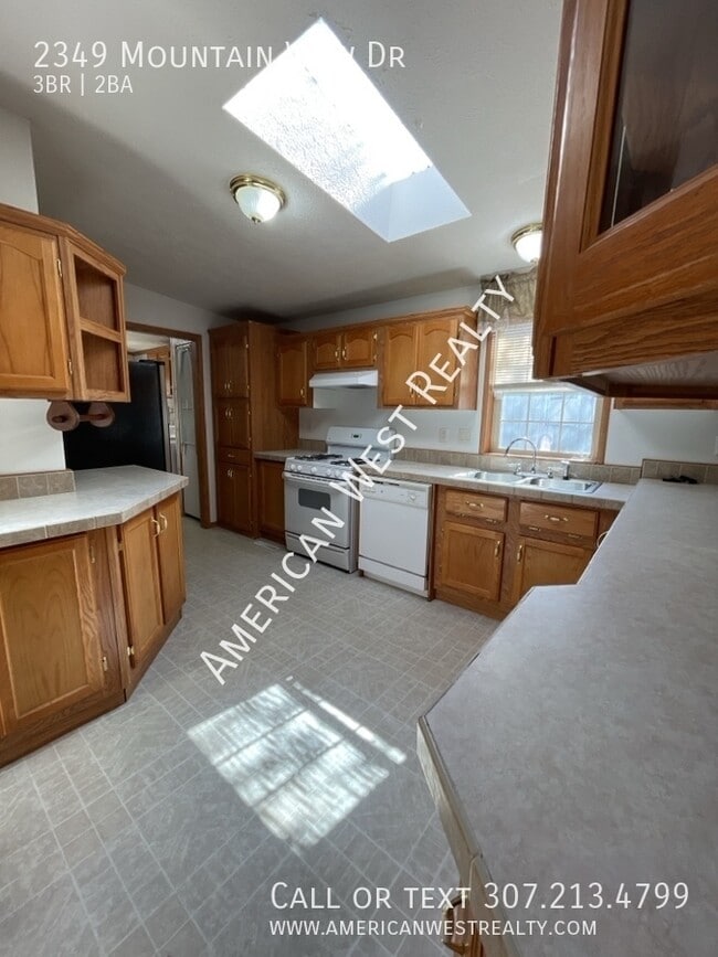 2349 Mountain View Dr in Cody, WY - Building Photo - Building Photo