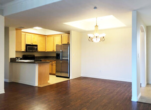 4309 Dixie Canyon Ave in Sherman Oaks, CA - Building Photo - Interior Photo