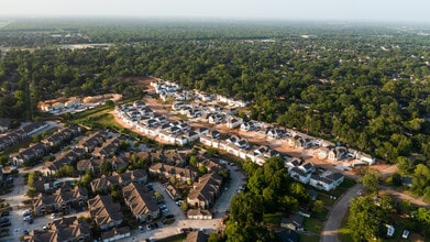 Lakewood Manor in Lake Jackson, TX - Building Photo - Building Photo