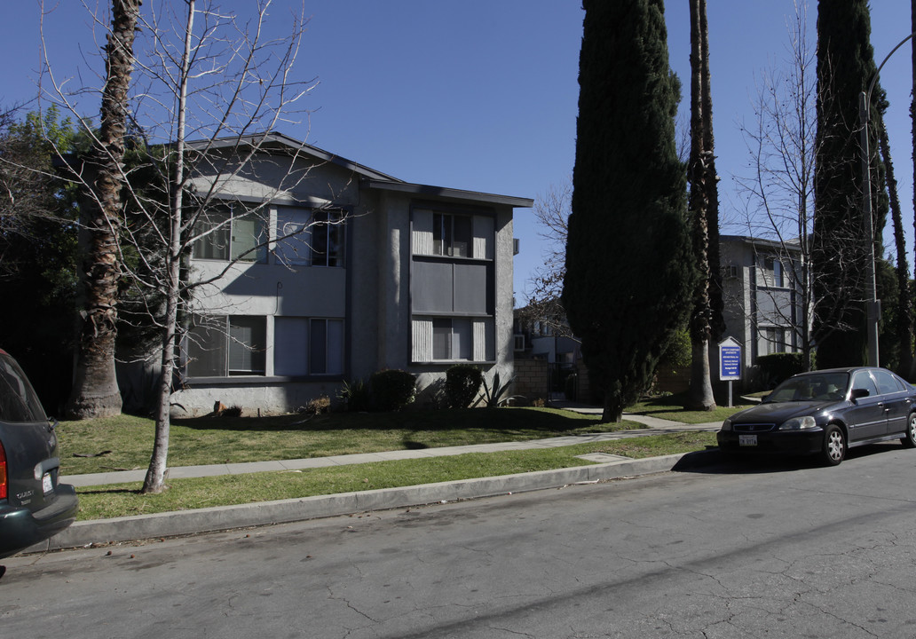 6444-6452 Shirley Ave in Reseda, CA - Building Photo