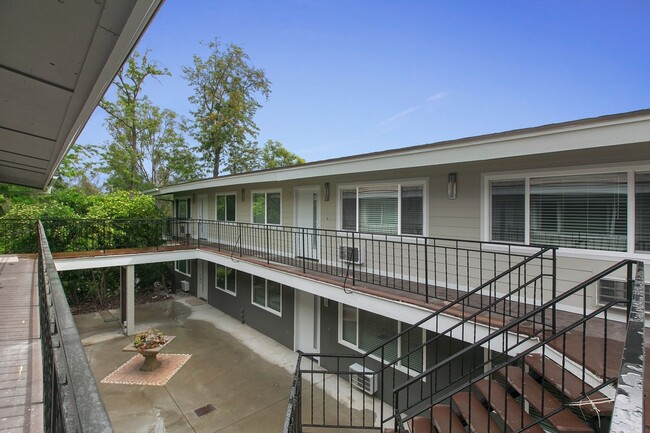 689 Tyrone St in El Cajon, CA - Foto de edificio - Interior Photo