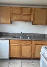 17263 Owen St in Fontana, CA - Foto de edificio - Building Photo