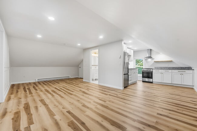 22 Vernon St, Unit Apt#3 in Warren, RI - Building Photo - Building Photo