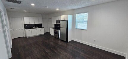 11700 SW 220th St in Miami, FL - Building Photo - Building Photo