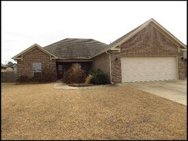 1005 Puritan Dr in Jacksonville, AR - Building Photo