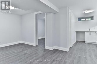 880 College St in Toronto, ON - Building Photo - Building Photo