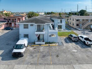 1460 W 29th St in Hialeah, FL - Foto de edificio - Building Photo