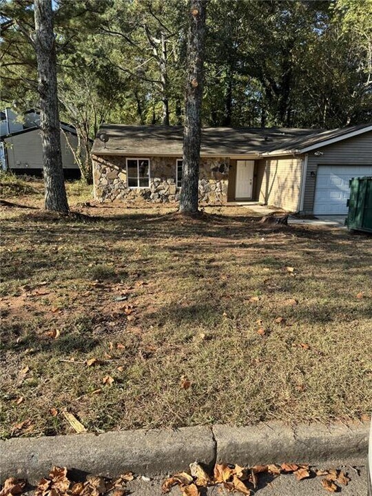 5196 Olivia Trail in Stone Mountain, GA - Building Photo