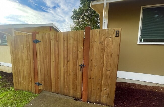 6008 S Mason Ave in Tacoma, WA - Building Photo - Building Photo