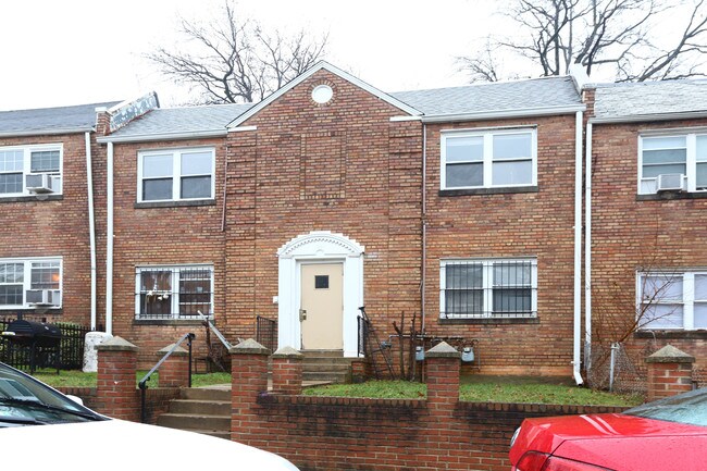 1241 Raum St NE in Washington, DC - Building Photo - Building Photo