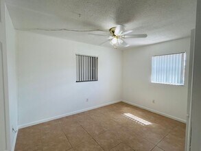 4715 Weymouth St in Greenacres, FL - Building Photo - Building Photo