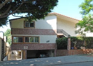 1111 N Flores St in West Hollywood, CA - Building Photo - Building Photo