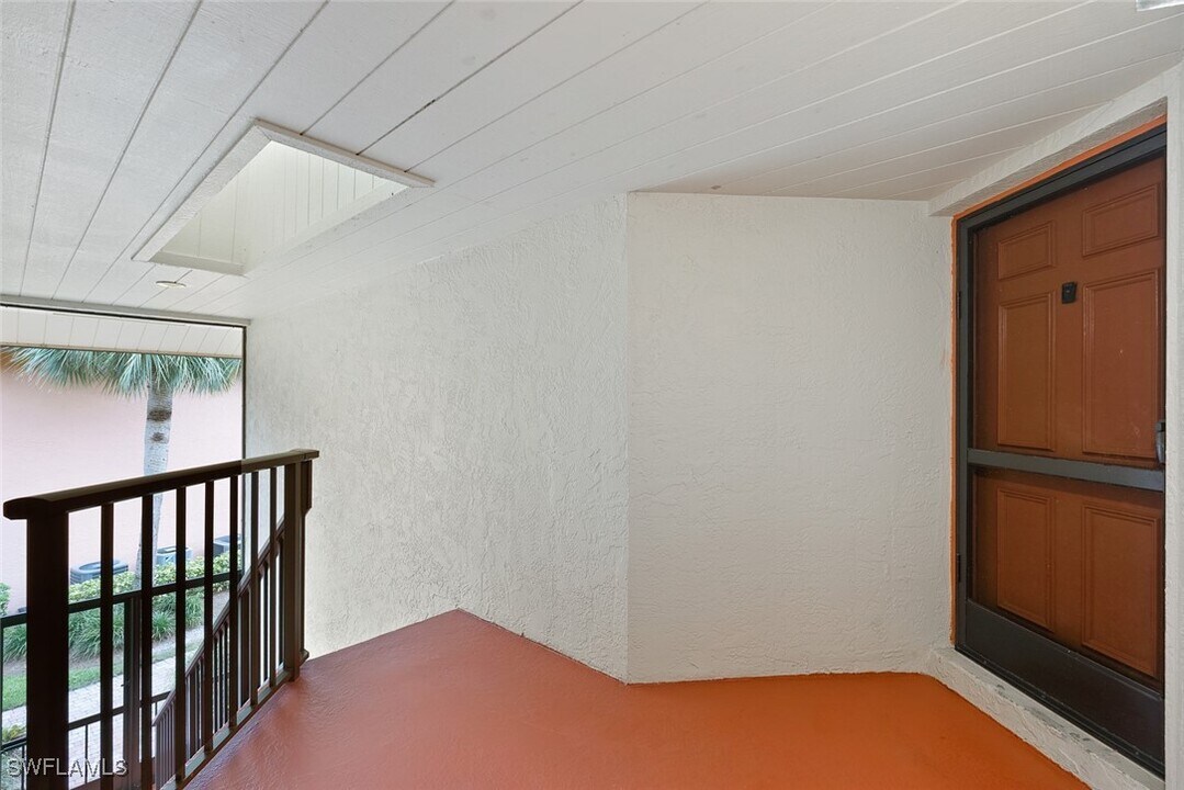 1508 Mainsail Dr in Naples, FL - Foto de edificio