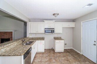 7095 Presmond Rd in Cordova, TN - Building Photo - Building Photo