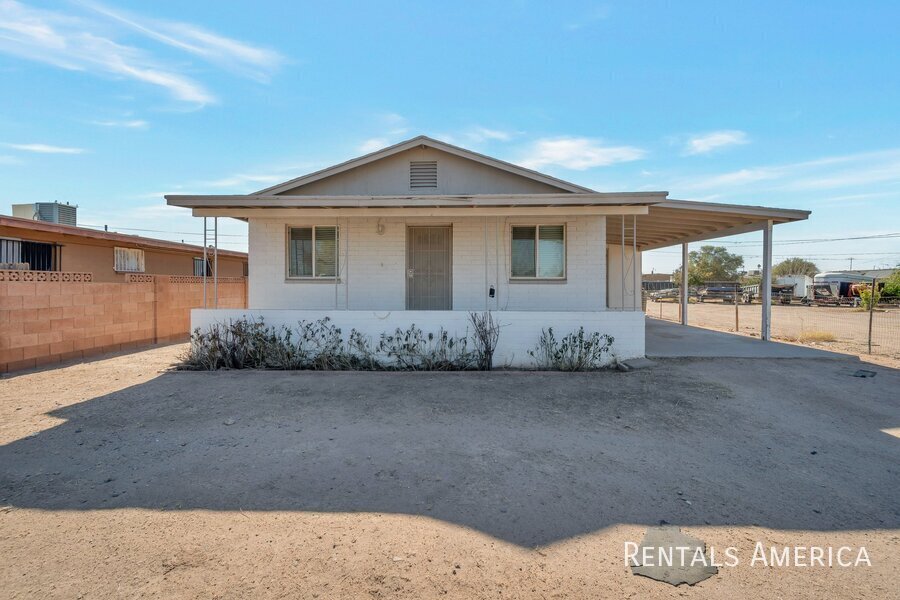 311 W Bealey Ave in Coolidge, AZ - Building Photo