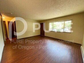 527 NE 63rd Ave in Portland, OR - Building Photo - Building Photo