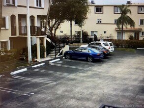 551 NW 82nd Ave-Unit -519 in Miami, FL - Building Photo - Building Photo