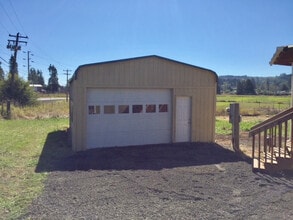 1848 Salzer Valley Rd in Centralia, WA - Building Photo - Building Photo