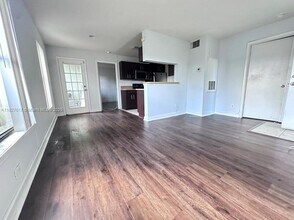 3930 NW 87th Ave in Sunrise, FL - Building Photo - Building Photo