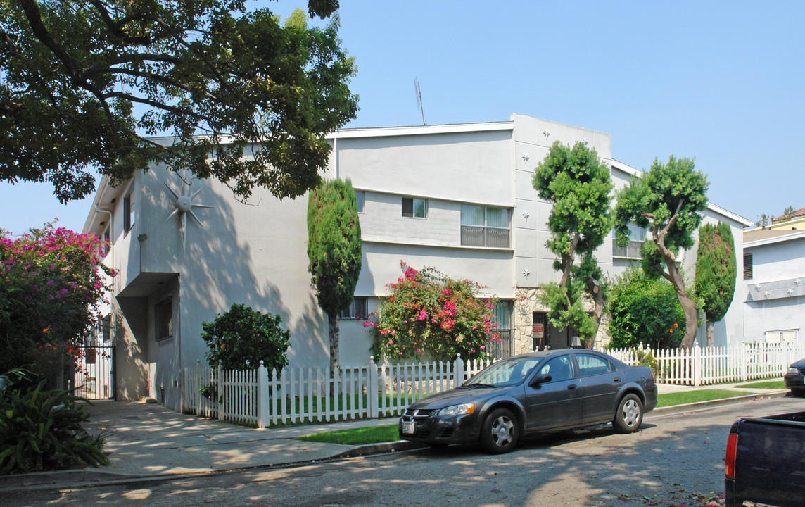 3135 Durango Ave in Los Angeles, CA - Foto de edificio