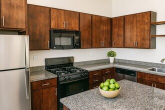 1471 N Milwaukee Ave-Unit -2R in Chicago, IL - Foto de edificio - Building Photo