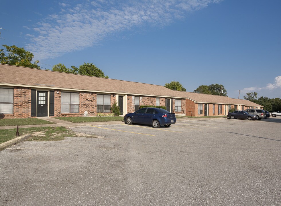 Round Rock Grove Apartments in Round Rock, TX - Building Photo