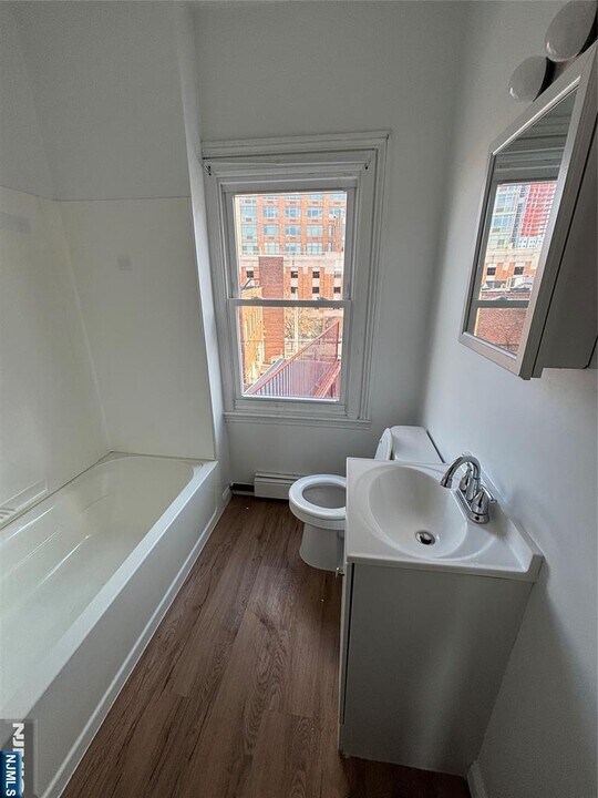 47 Fulton St in Newark, NJ - Building Photo
