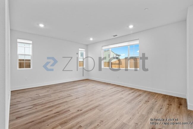 5694 Loray Ln in Tracy, CA - Building Photo - Building Photo