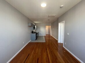 154 Terhune Ave, Unit 6 in Jersey City, NJ - Building Photo - Building Photo