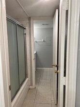 206 Plaza Verde Dr, Unit N110 in Houston, TX - Foto de edificio - Building Photo