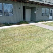 217 NW 7th St in Redmond, OR - Building Photo