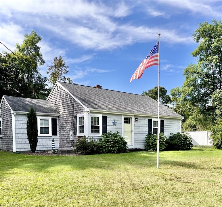 12 River Rd in Bourne, MA - Building Photo